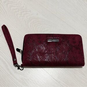 Adrienne Vittadini Burgundy Wristlet Wallet Zip Around Clutch Faux Snakeskin‎
